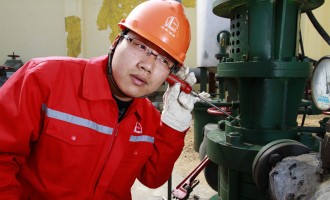 一肩挑起三副擔